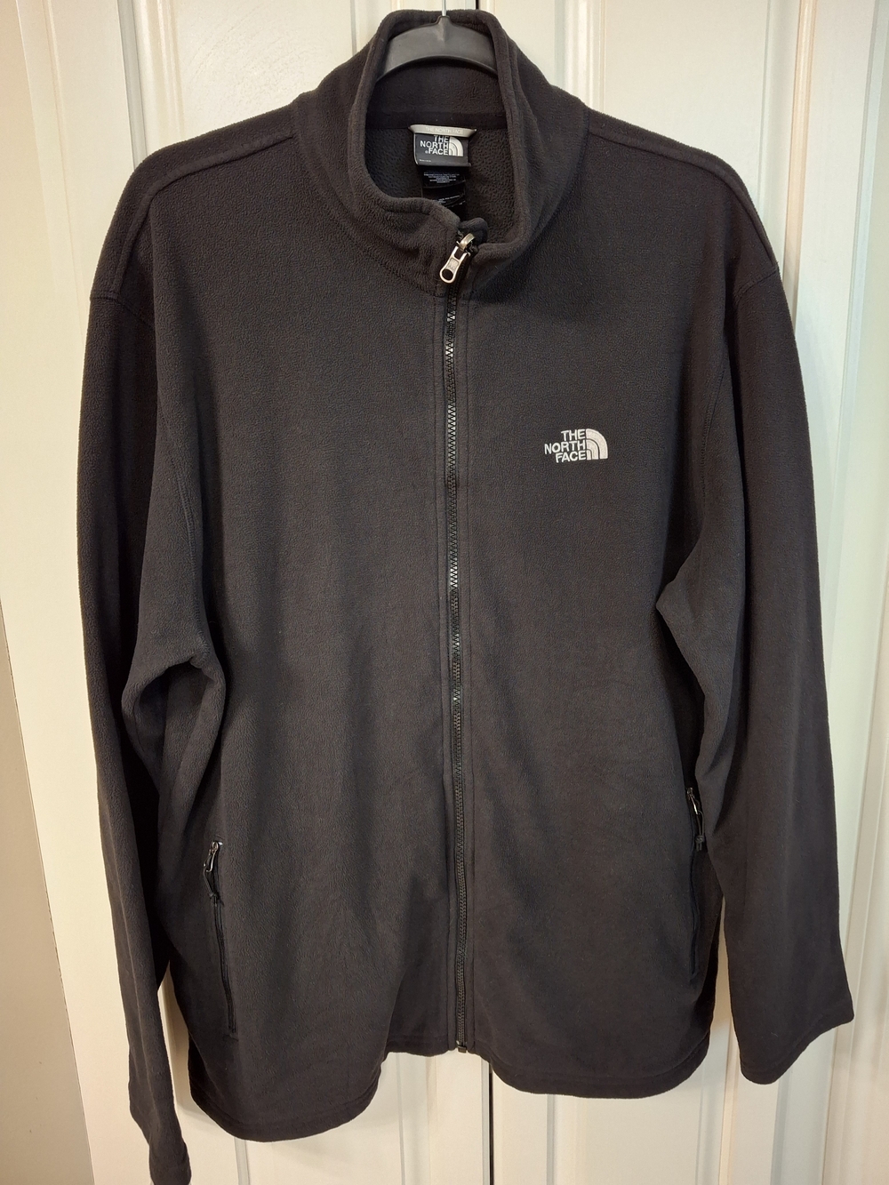 The North Face Men’s Black Full-Zip Fleece Jacket